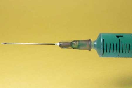 تمامی واکسن های وارداتی توسط وزارت بهداشت خریداری می شوند